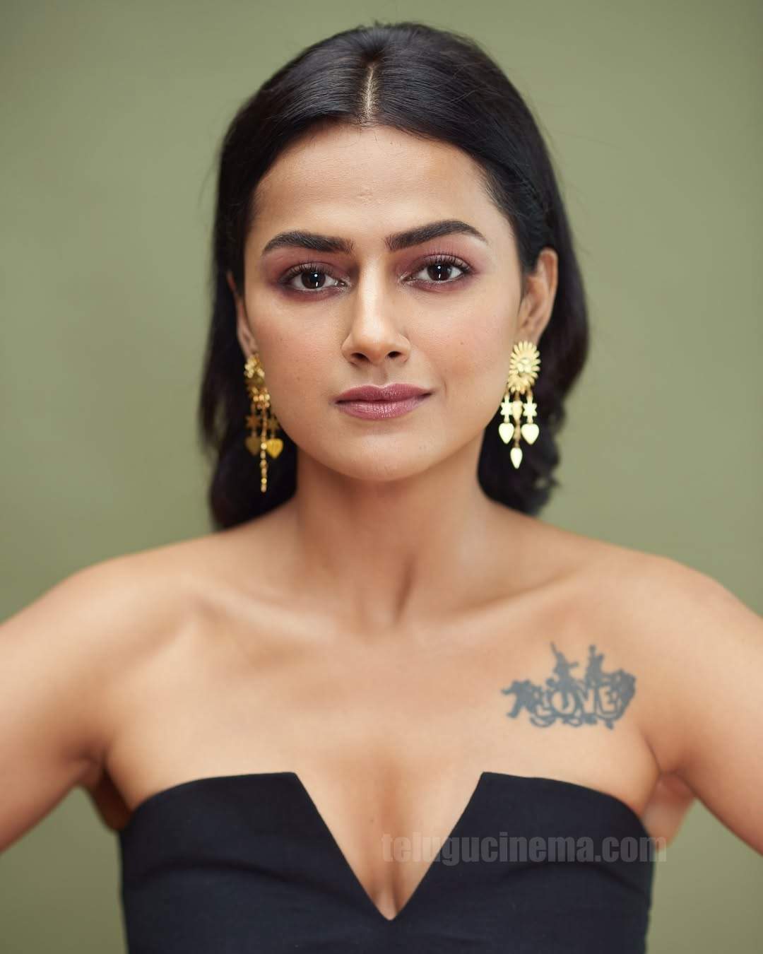 Shraddha Srinath's Sunday pose